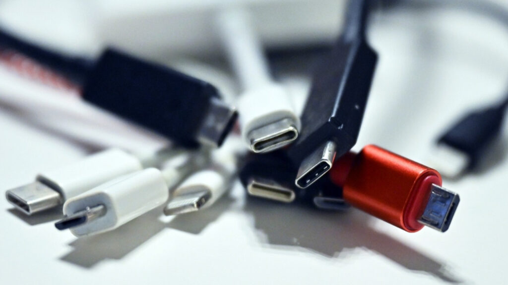 Adaptör